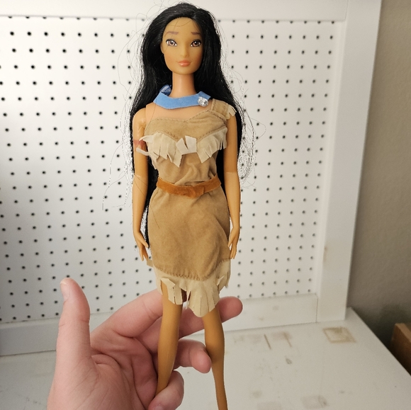 Pocahontas Disney Doll - Picture 1 of 2